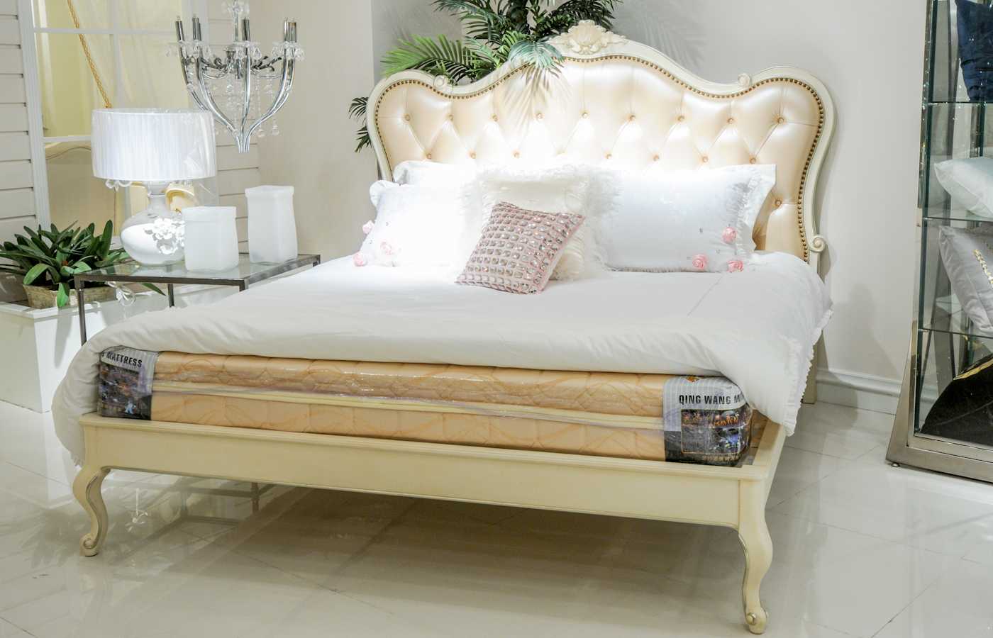 Французская деревянная кровать с мягким изголовьем в стиле Прованс