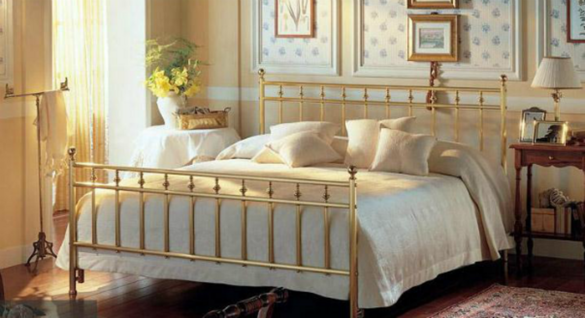 Шикарная кровать во французском стиле