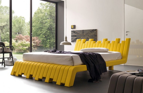Итальянская дизайнерская кровать из пластика