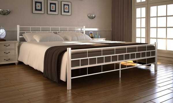 Итальянская кровать с металлическим основанием