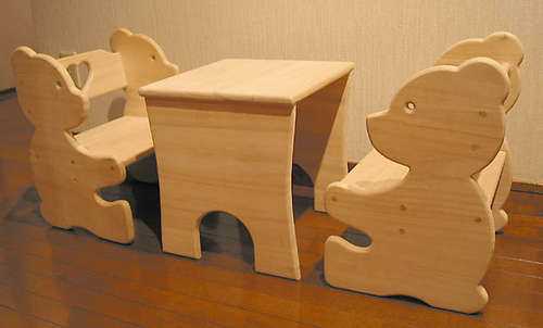 Комплект из столика и двух стульев