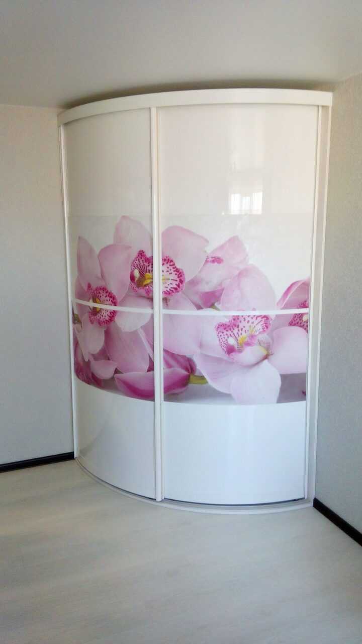 Шкаф с цветочным рисунком