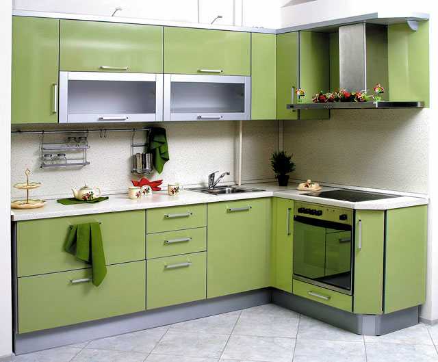 Зеленые угловые кухни