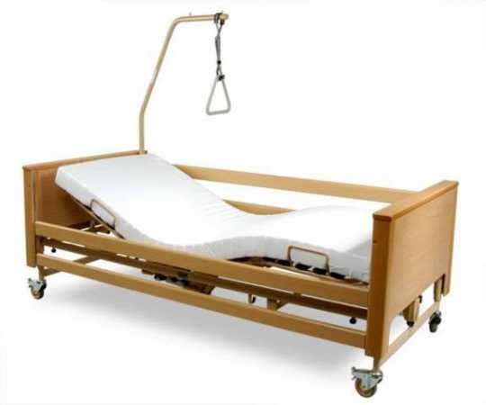 Деревянная кровать для инвалидов
