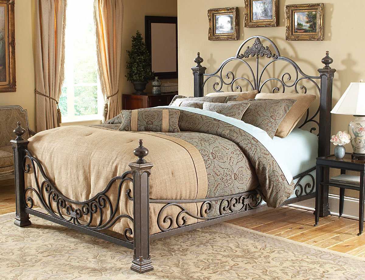 Металлическая кровать в стиле барокко