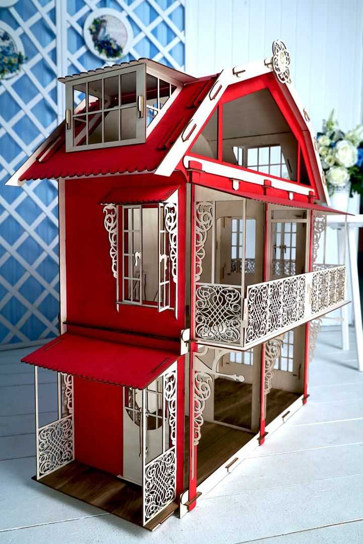Кукольный деревянный домик