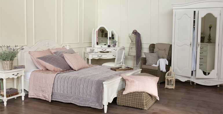 Уютная красивая мебель для спальни в стиле прованс