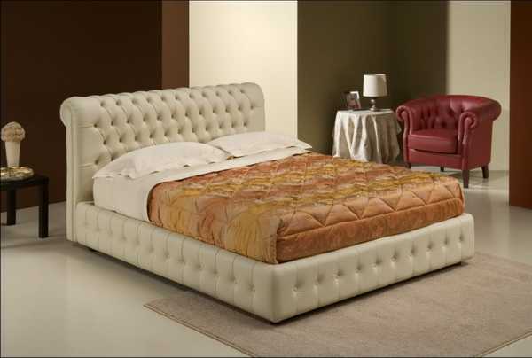 Кожаная кровать станет украшением для любой спальни