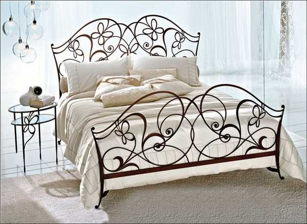 Элегантная кованная кровать