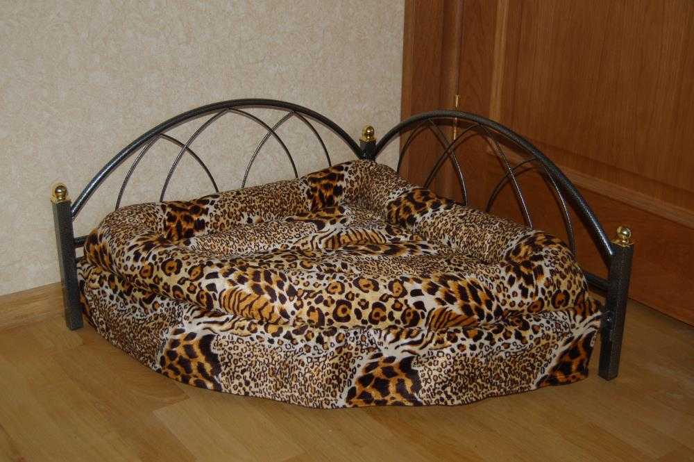 Кровать для маленькой собаки угловая