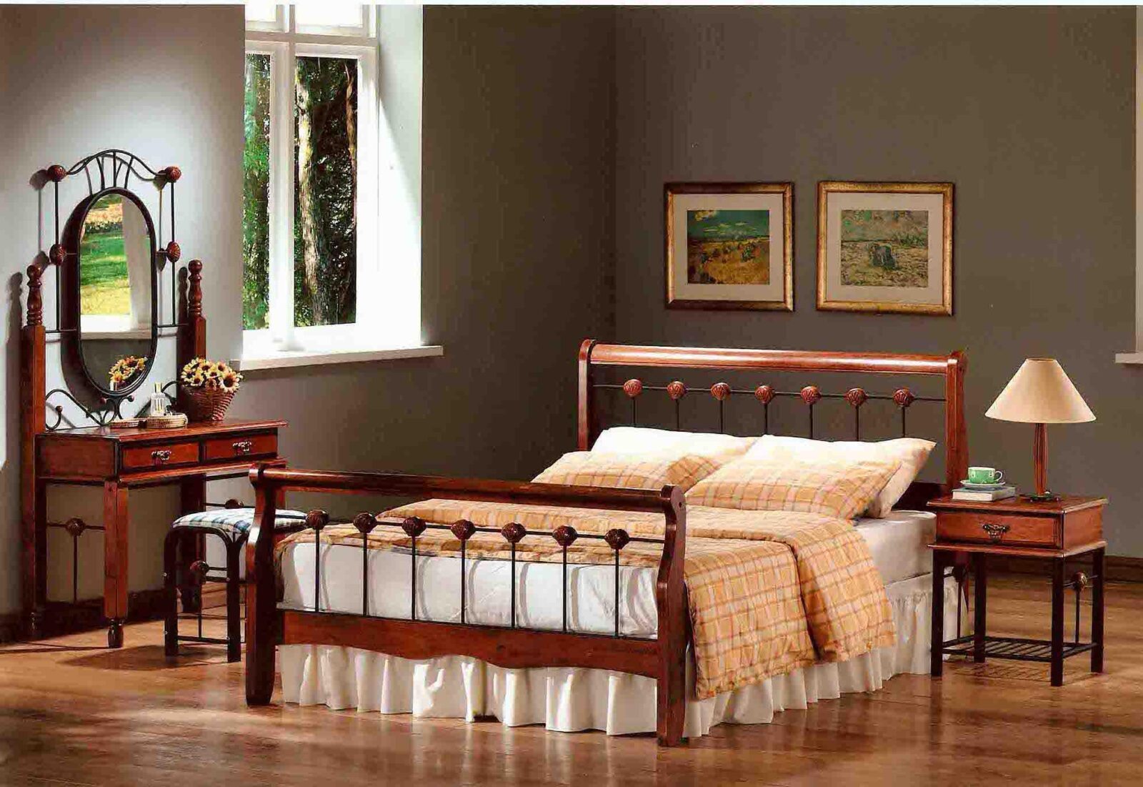Кровать из деревянного каркаса