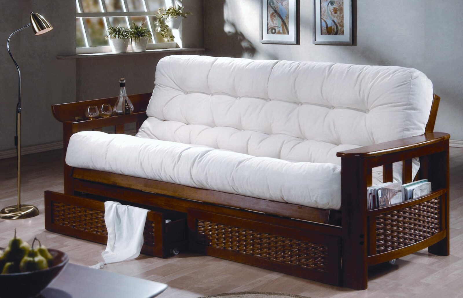 Малазийский белый диван