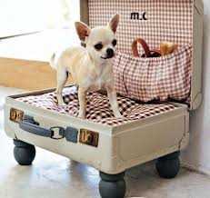 Чемодан-кровать для собаки на колесиках