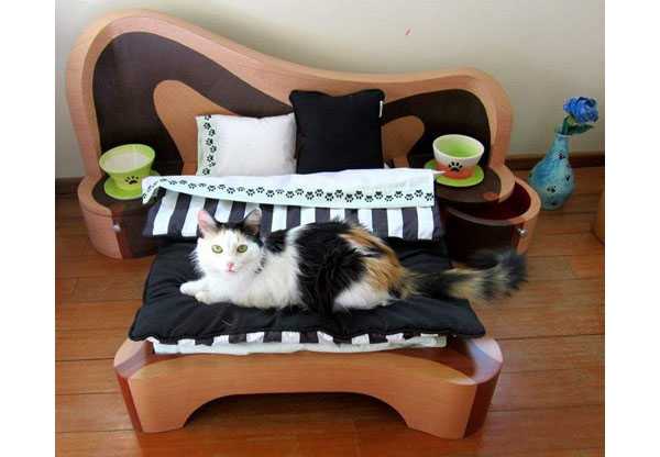 Кровать с мягким матрасом для кота
