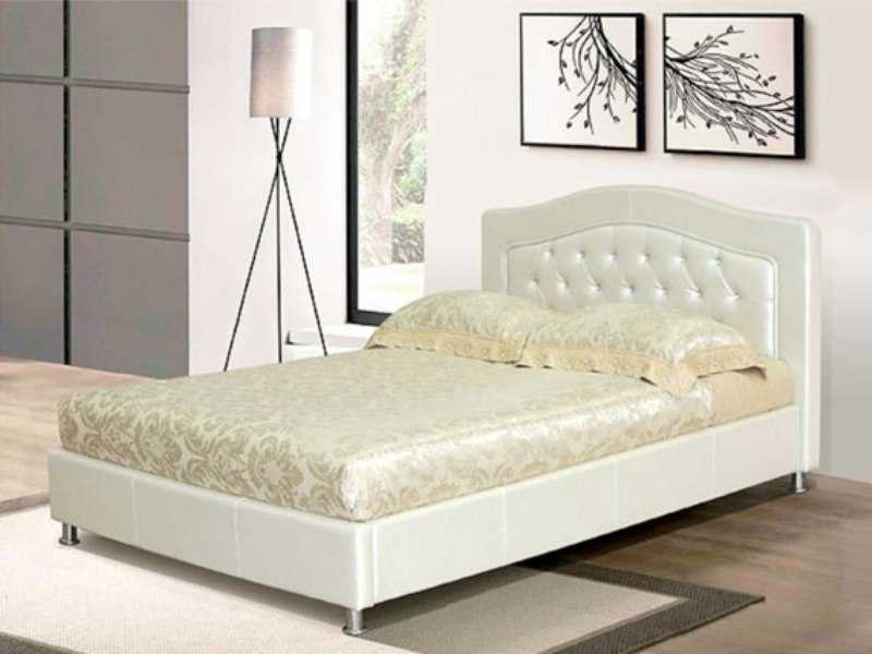 Кровать в белом цвете