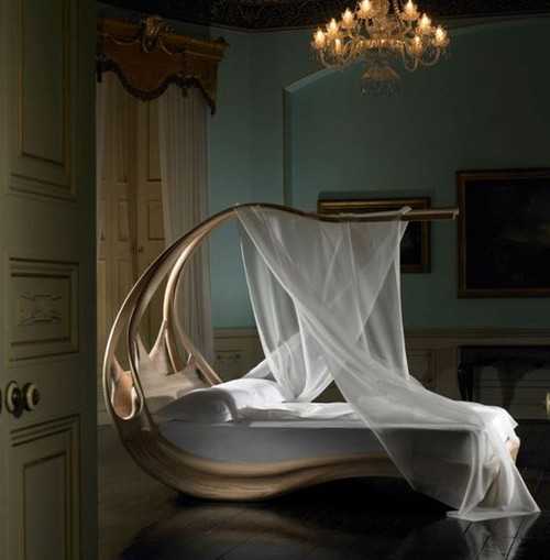 Оригинальная кровать с балдахином