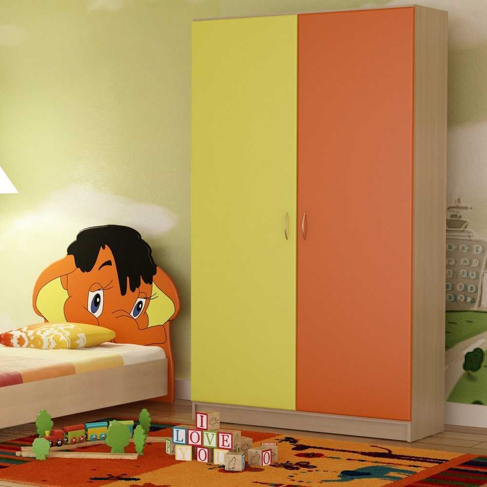 Двухцветный шкаф в детскую