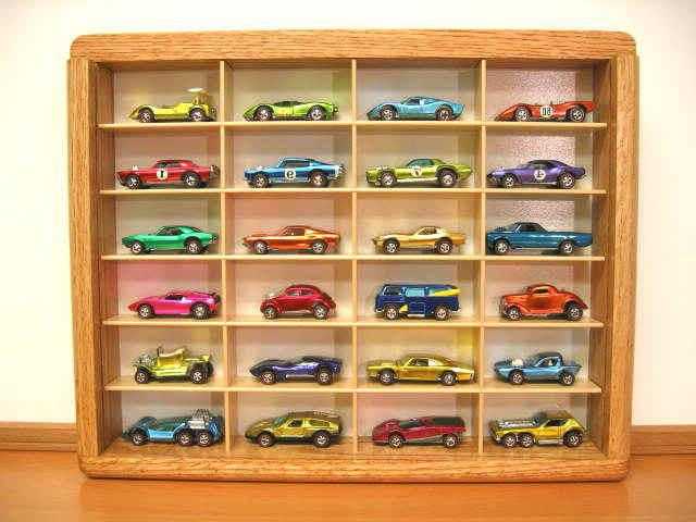 Деревянный шкаф для игрушек