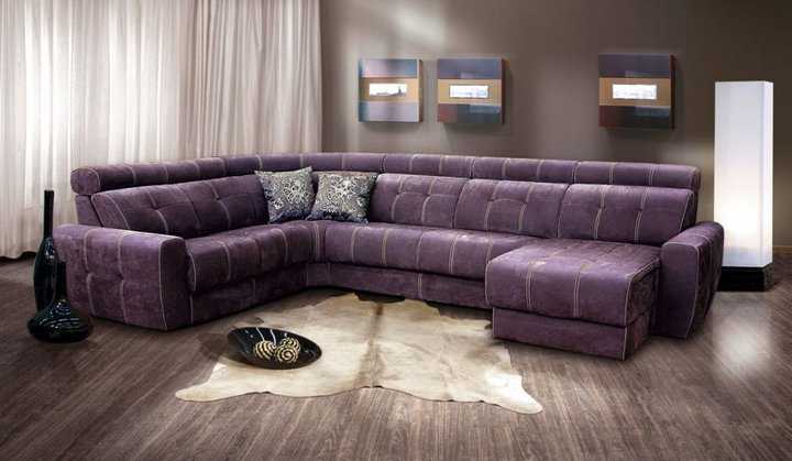 Большой фиолетовый диван для гостиной комнаты