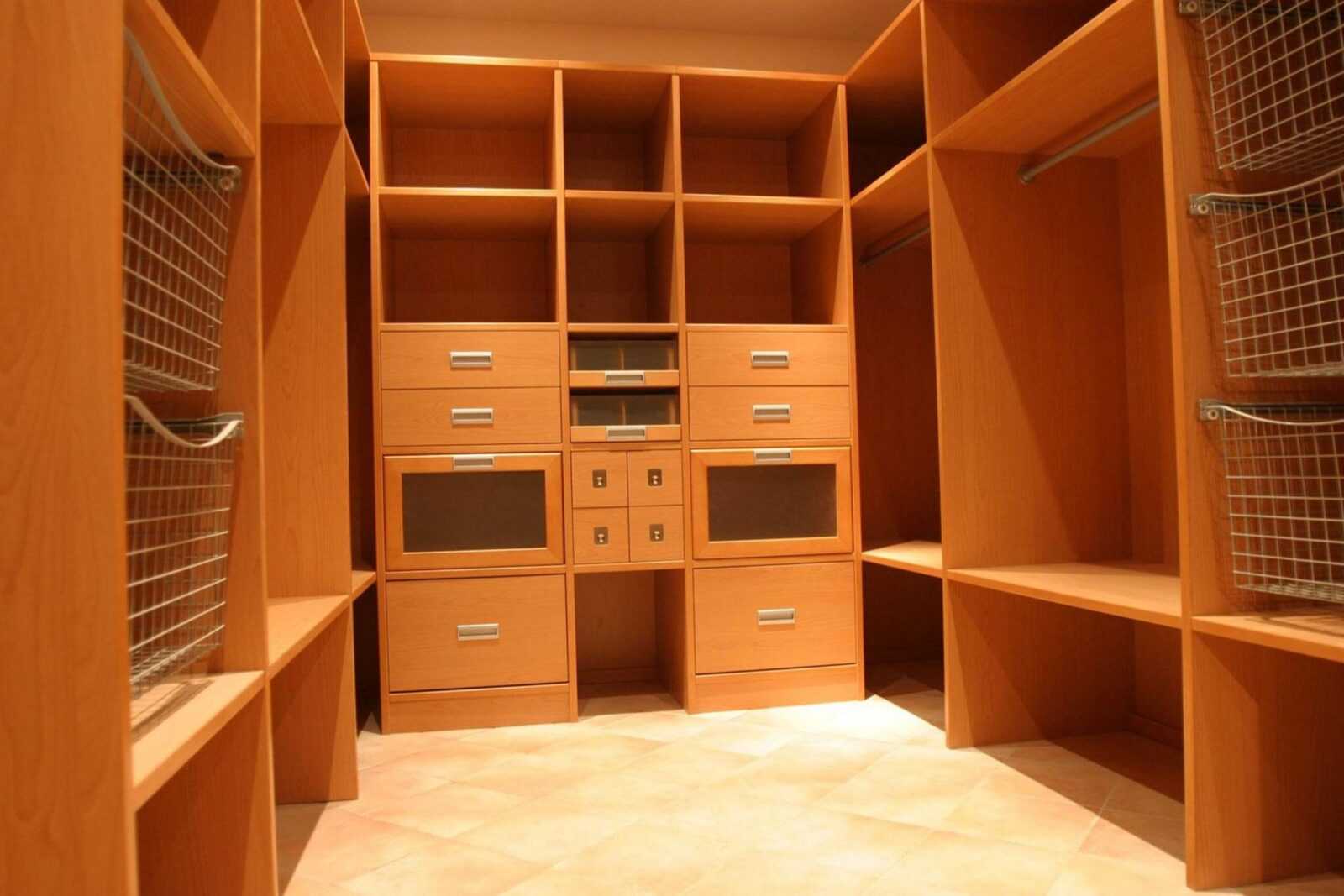 Пример гардеробной комнаты 4 кв м