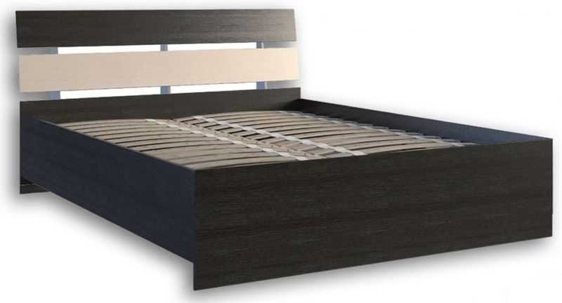 Кровать с прочным темным каркасом