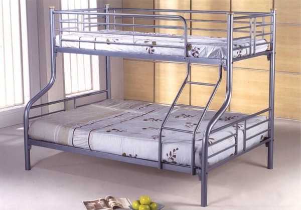 Железная кровать в стиле хай-тек