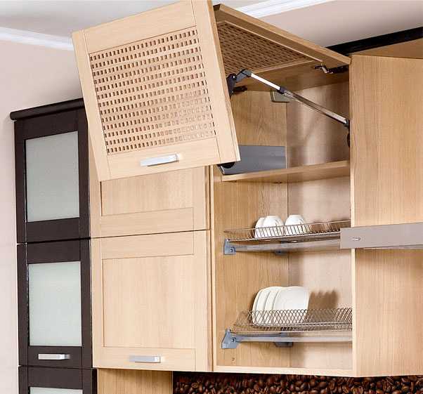 Кухонный шкаф с подъемным механизмом