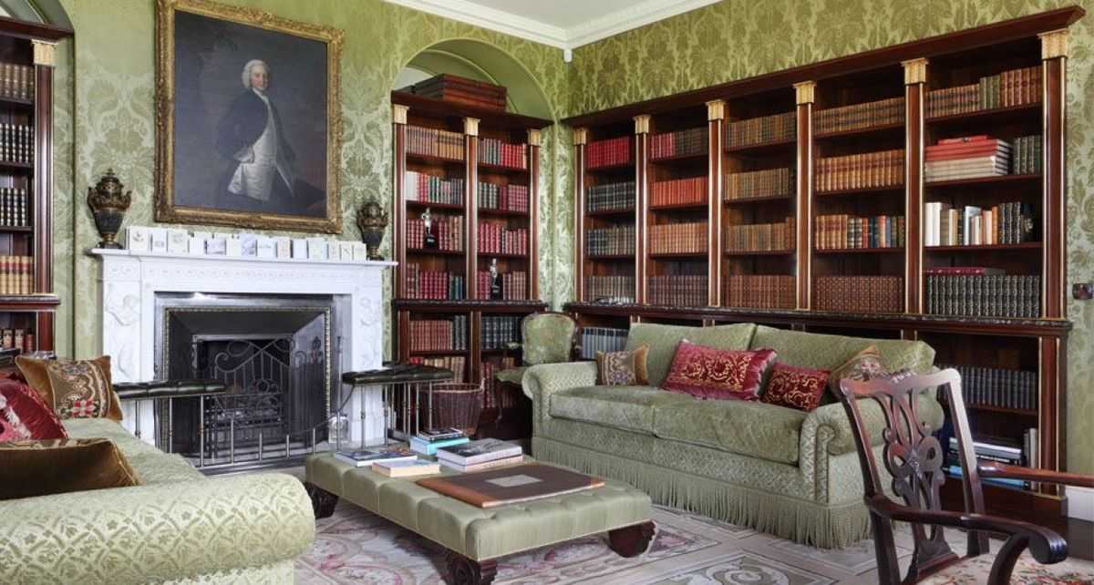 Камин и библиотека - две важнейших составляющих английского дома
