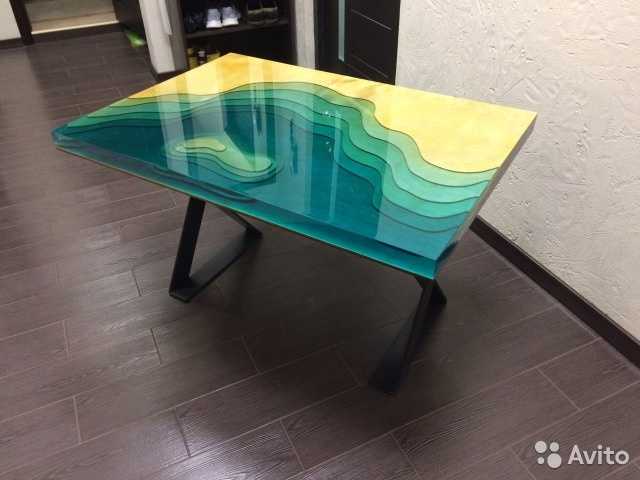 Дизайнерский стол из эпоксидный смолы и древесины
