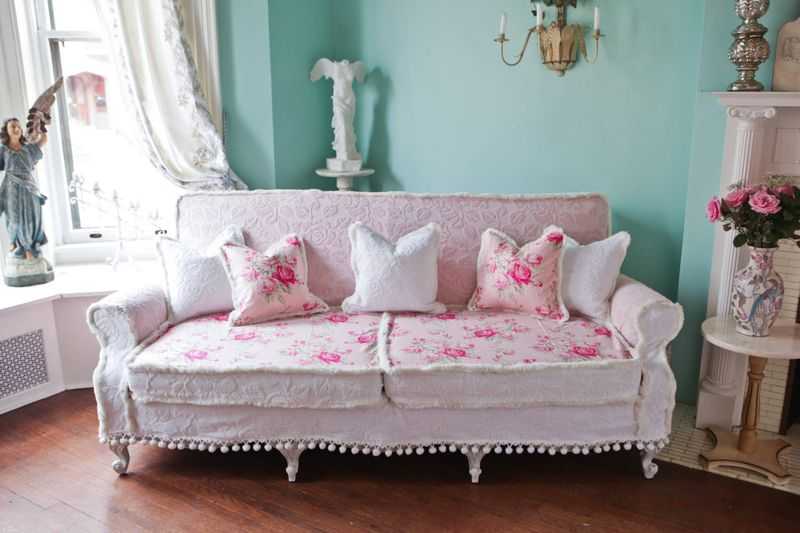Особенности размещения розового дивана, сочетание с разными стилями 31 - ДиванеТТо