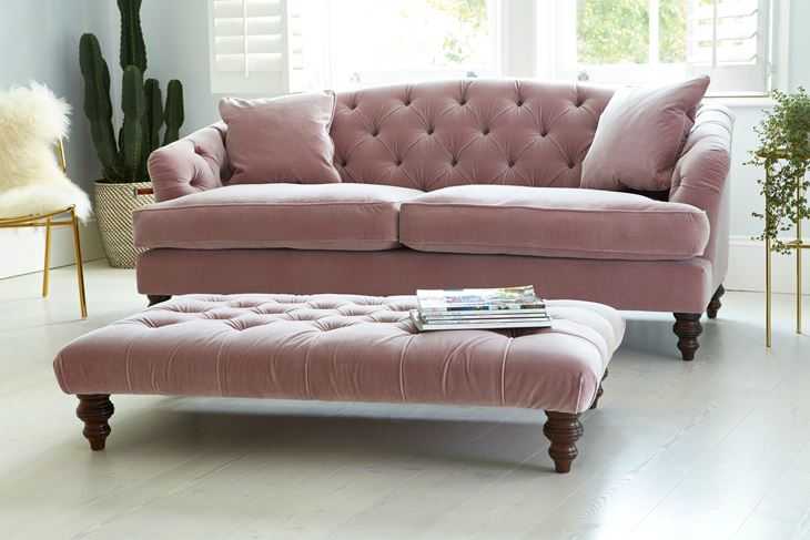 Особенности размещения розового дивана, сочетание с разными стилями 33 - ДиванеТТо