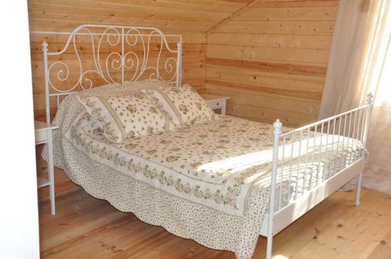 Кровати в спальню белого цвета