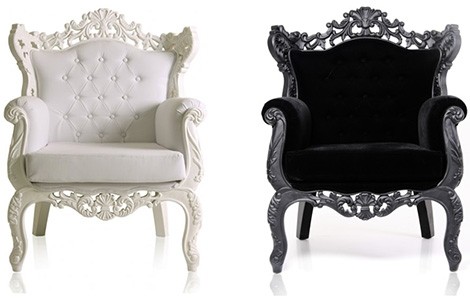 Черные и белые стулья