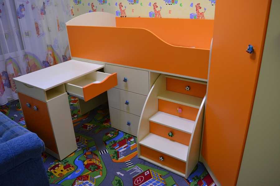 Угловой шкаф и кровать для детской комнаты