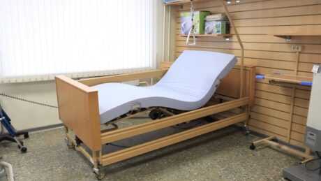 Полезные функции кроватей для лежачих больных, популярные варианты моделей 99 - ДиванеТТо