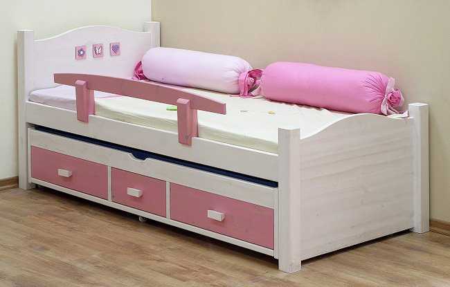 Яркие розовые кровати для дома