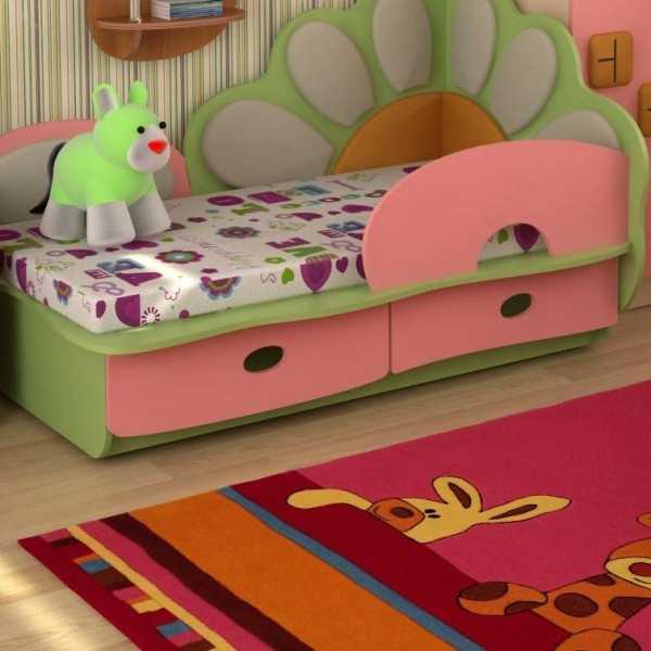 Кровать детская для девочки с защитным бортиком