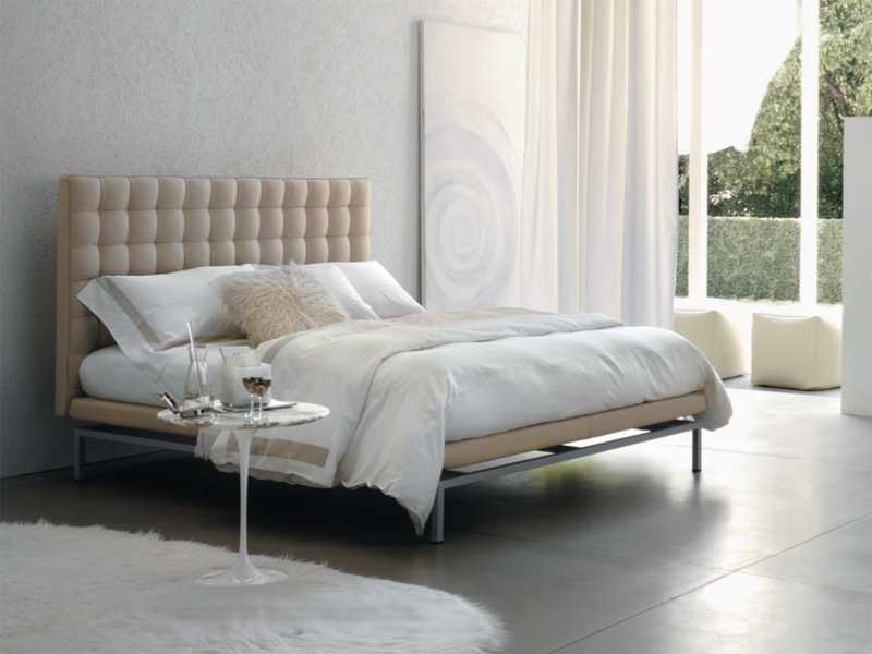 Кровать в стиле модерн с мягким изголовьем