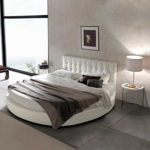 Если у вас есть желание сделать свою спальню и уютной, и красивой, тогда вам обязательно нужно обратить внимание на круглые кровати