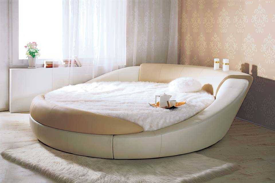 Круглая двуспальная кровать