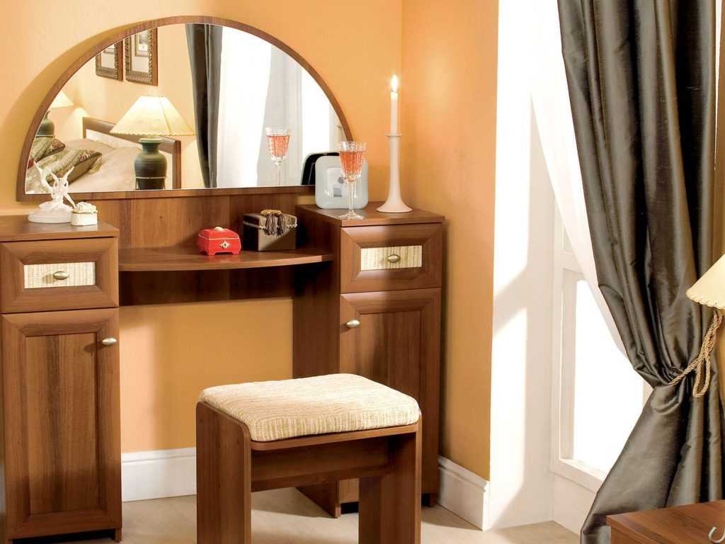 Популярные модели трюмо с зеркалом в спальню, их преимущества 15 - ДиванеТТо