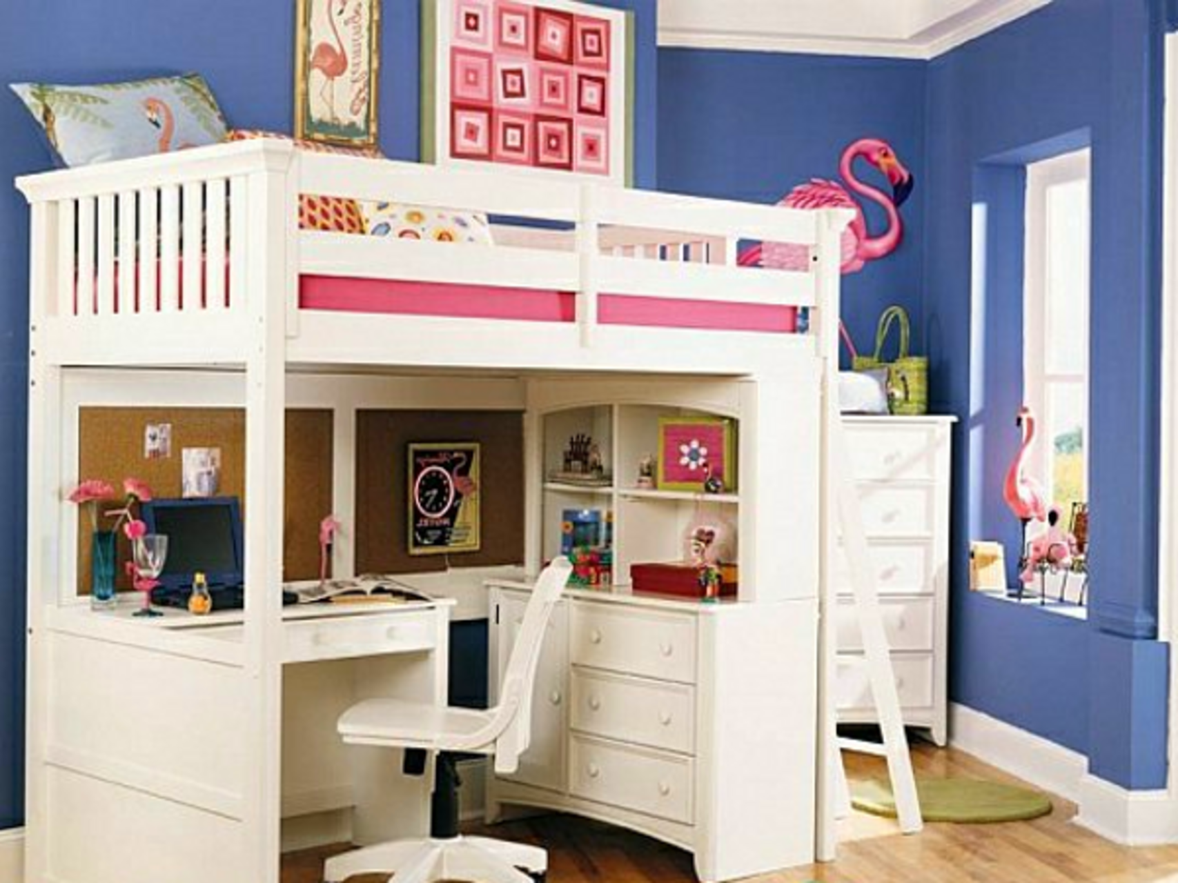 Белая мебель для обустройства детской комнаты