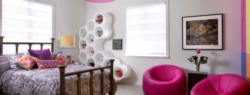 Подростковая комната с практичной мебелью