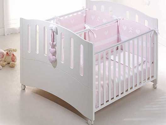 Деревянная кроватка для игр и сна, предназначенная для двоих детей
