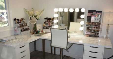 Преимущества столика для макияжа с зеркалом с подсветкой, особенности 397 - ДиванеТТо