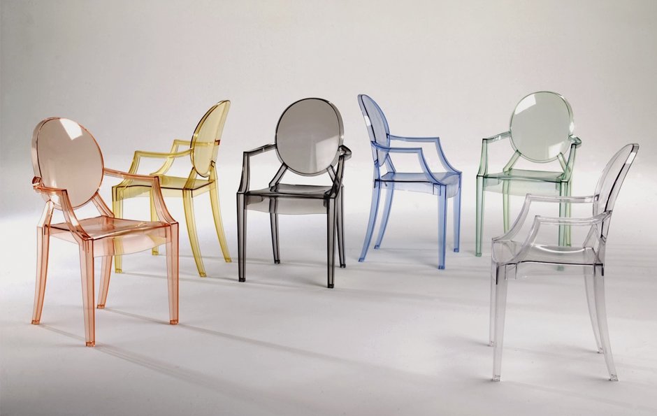 Необычные стулья из пластика