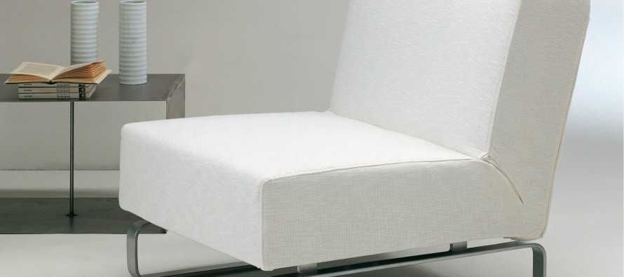 Белое красивое кресло-кровать