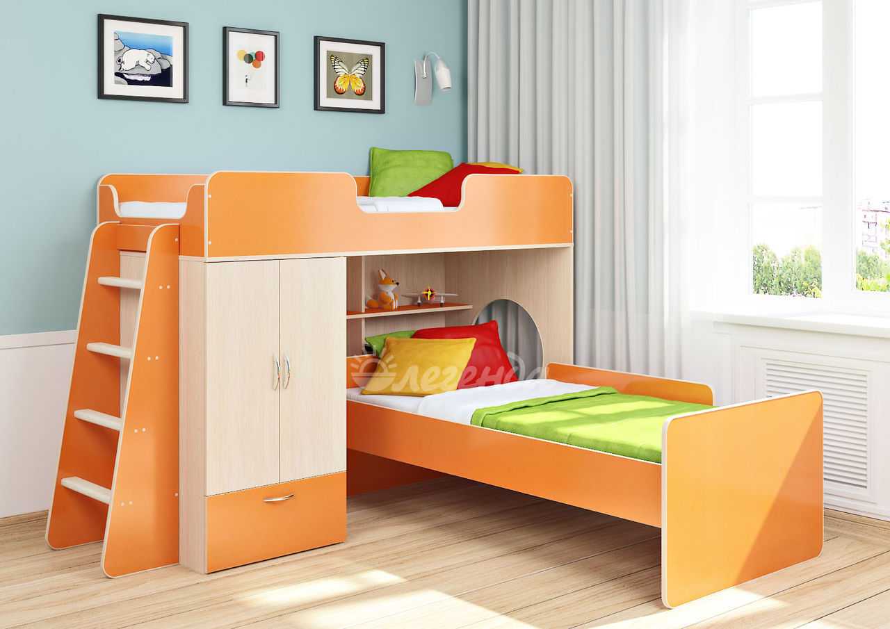 Двухъярусная кроват оранжевого цвета