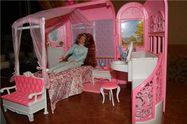 Небольшая розовая мебель для дестких кукол