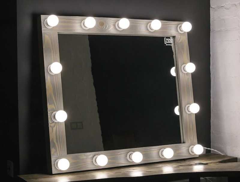 Разновидности зеркал с лампочками, причины популярности у женщин 1 - ДиванеТТо